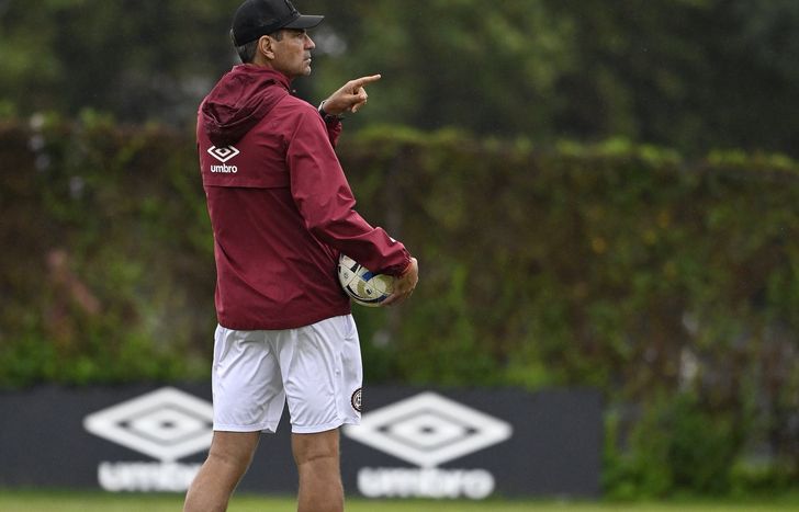Maurio Pellegrino analiza variantes para el partido contra Platense.