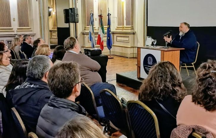 El encuentro tuvo aproximadamente 200 asistentes.