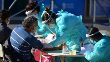 Del total de enfermos confirmados este jueves, 692 son de la Ciudad de Buenos Aires, 1.106 de la provincia de Buenos Aires.