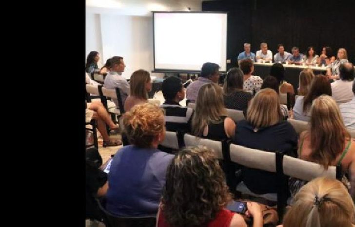 La reunión junto al intendente.