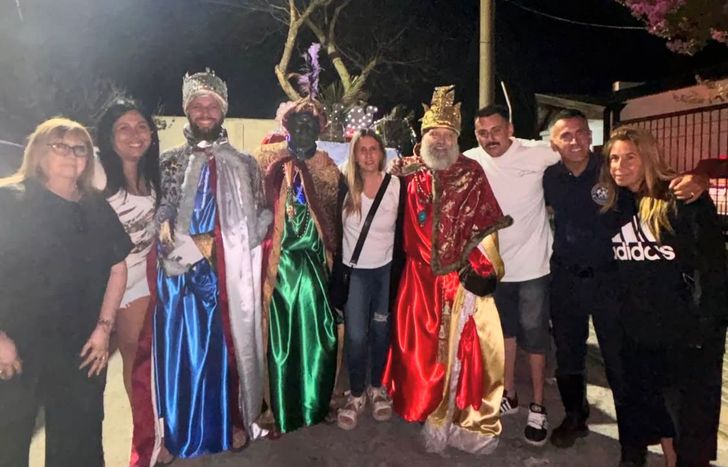 La familia Únales, unida: la caravana de Lomas Este seguirá alegrando a los más pequeños otro año.