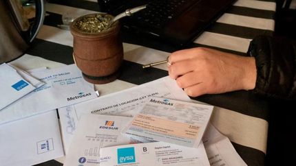 Luz, gas, agua y transporte, con números altos.