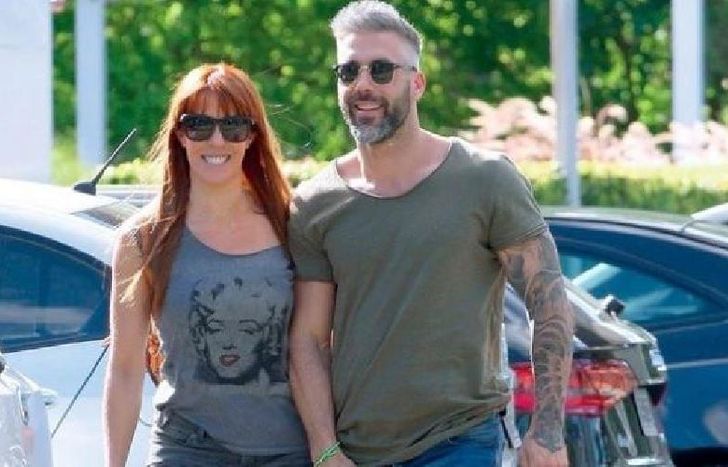 Después de dos años de noviazgo.