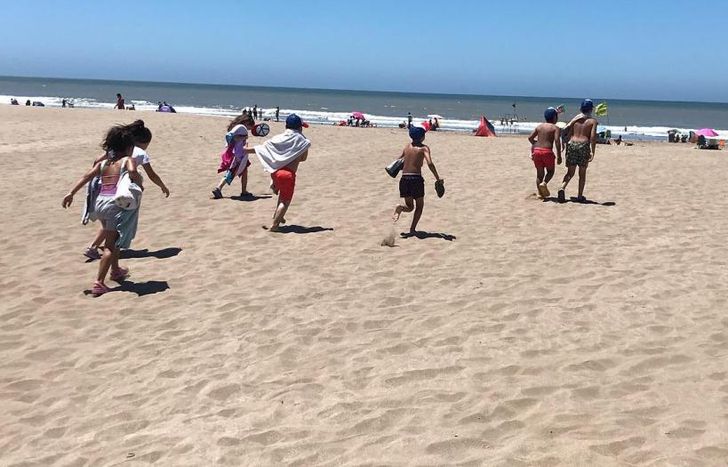 Todo lo recaudado en la lotería familiar será para que los chicos viajen a la Costa.