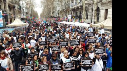 docentes se movilizaron a plaza de mayo en reclamo de la reapertura de paritarias