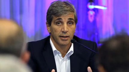 Ocupó los cargos de ministro de Finanzas y titular del Banco Central con Macri.