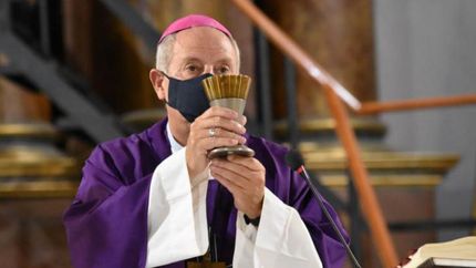 Jorge Lugones presidió la misa de ayer a la noche en la Catedral.
