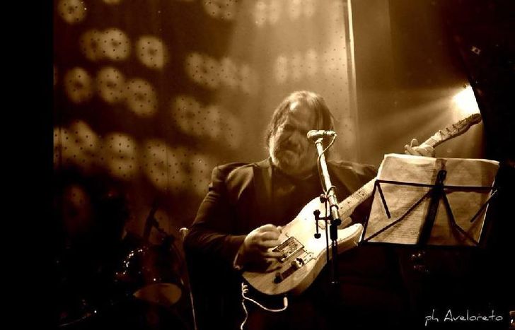 Mc INERNY HACE ESCALA EN DISTINTAS ETAPAS DEL “REY DEL ROCK & ROLL”.