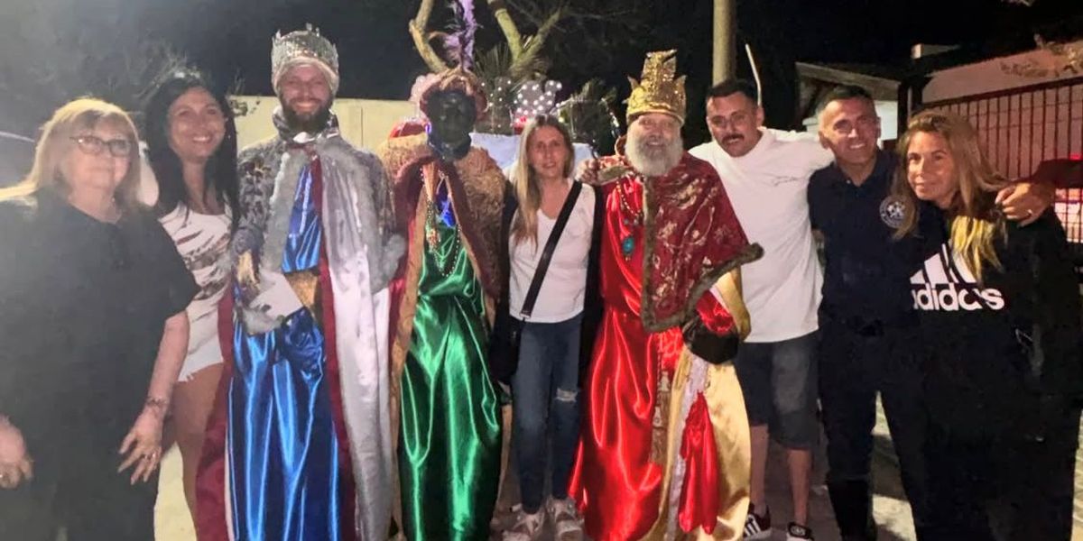 La familia Únales, unida: la caravana de Lomas Este seguirá alegrando a los más pequeños otro año.