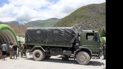 Al menos 100 personas siguen evacuadas tras el alud que causó 1.700 damnificados en Volcán