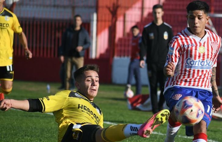 Pérez se movió con soltura por izquierda.