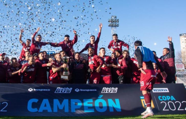Festejo de Lanús en el estadio de Quilmes.