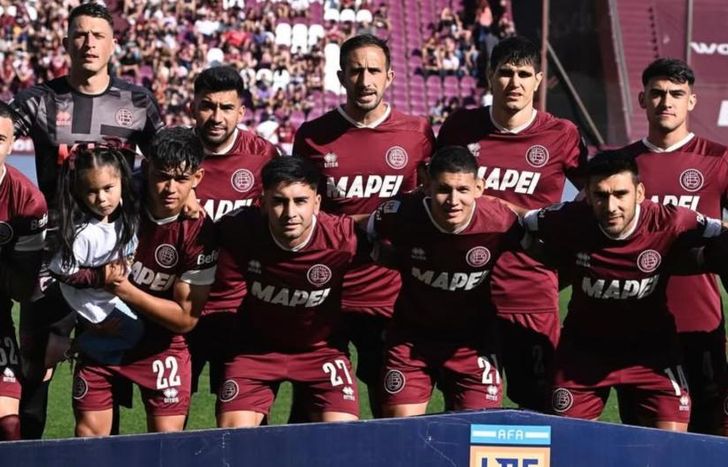 Algunos jugadores de Lanús se despiden del club.