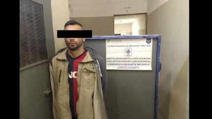 Es uno de los que apuñaló al joven de Longchamps que lucha por su vida.