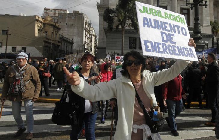 En mayo, el Gobierno otorgó un bono de $70 mil a los jubilados.