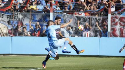 Temperley y Brown se ponen a punto en partidos amistosos. Temperley y Brown se ponen a punto en partidos amistosos.