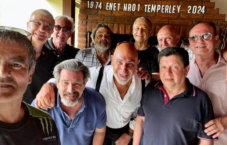 Los vecinos se reunieron para celebrar los 50 años de egresados.