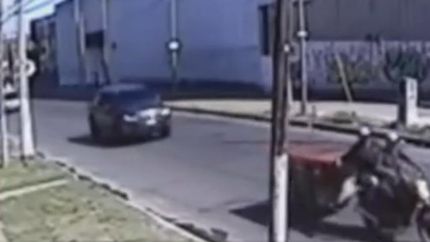 La víctima tenía 31 años y murió tras ser atropellada por una camioneta. La víctima tenía 31 años y murió tras ser atropellada por una camioneta.