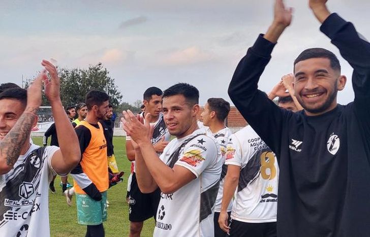 El Tambero festejó en casa.