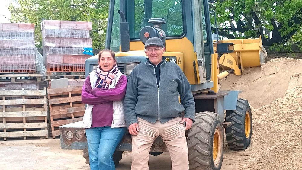 La familia Mettini de Lomas y el desafío de sostener un corralón durante 50 años.