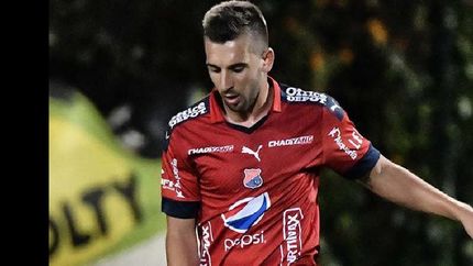 Santiago Echeverría es el apuntado por el técnico para la defensa  si logra destrabar su situación personal.