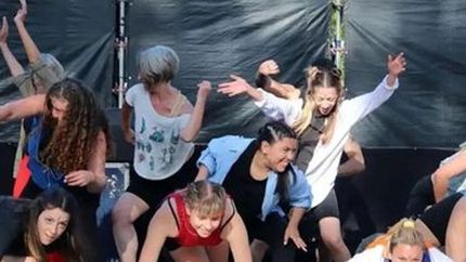 Expresión Urbana se suma a la presentación.