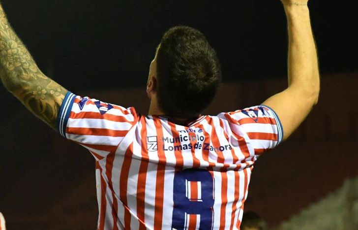 Pereira marcó de penal el 1-0 de Los Andes.