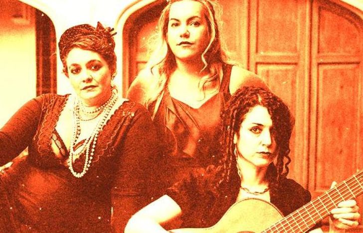 Tres artistas en escena.