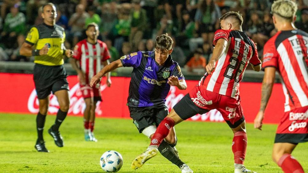 Duro partido en el Florencio Sola.