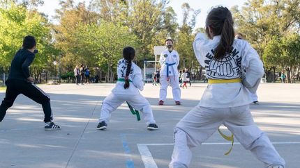 Hay clases de taekwondo en los parques de Albertina y San José.