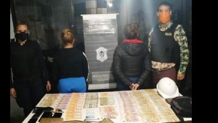 las jóvenes que no superan los 30 años se hacían pasar por personal de reparación.