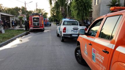 Bomberos, Emergencias Lomas, Policía y Defensa Civil trabajaron en el incendio.