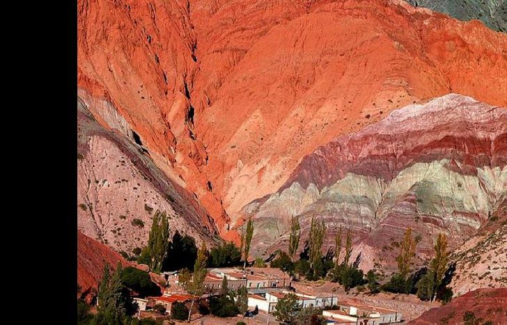 El artista asegura haber comprado el cerro de los Siete Colores, parte del Patrimonio de la Humanidad de la UNESCO.