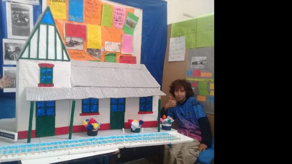 Representaron en una maqueta la Biblioteca de Monte Chingolo y la estación
