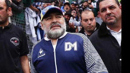 maradona: no me interesa que me den una plaqueta en boca