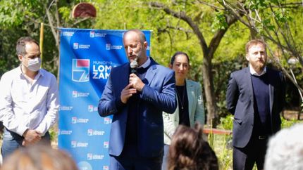 entregaron nuevas viviendas a familias de lomas