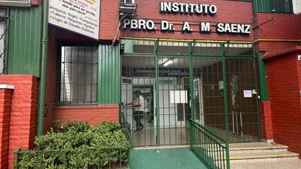 La institución comenzó como un colegio parroquial: se fundó el 25 de mayo de 1925.