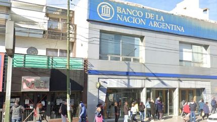 El hecho fue en la puerta del Banco Nación, de Banfield. El hecho fue en la puerta del Banco Nación, de Banfield.