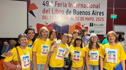 Molina estuvo acompañada por parte de las narradoras del hospital.