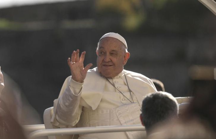 Seguirá internado varios días más.