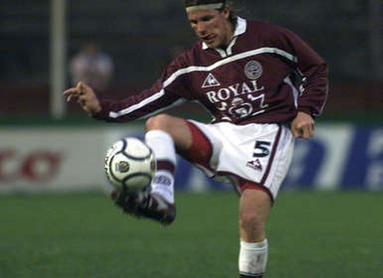 Ezquiel Carboni, con la camiseta de Lan&uacute;s.&nbsp;