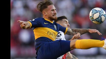 boca va por la punta frente a estudiantes