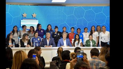 En conferencia, estuvieron referentes de los distintos equipos y la presidente de Banfield, Barbuto.