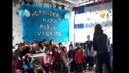 asisten alrededor de 90 chicos cuatro veces a la semana. asisten alrededor de 90 chicos cuatro veces a la semana.