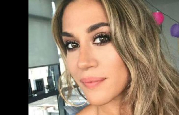 LA ARTISTA SE BAJÓ DE ESCENA.