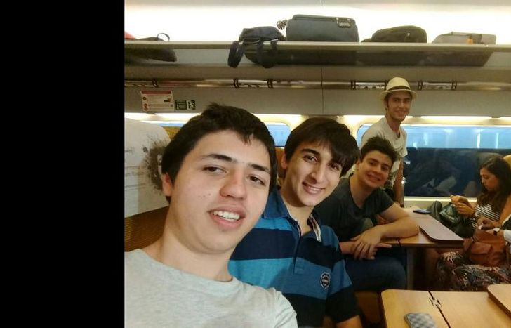 Un campeón, con su equipo.