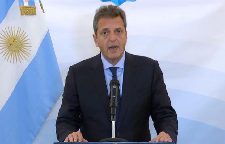 Massa prevé medidas para fortalecer los ingresos afectados por la devaluación.