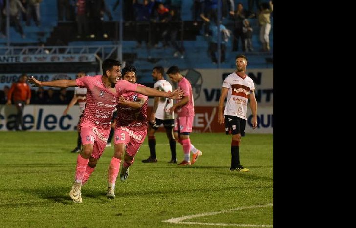 Con una racha de triunfos, Temperley se acomodó en la pelea por el ascenso.