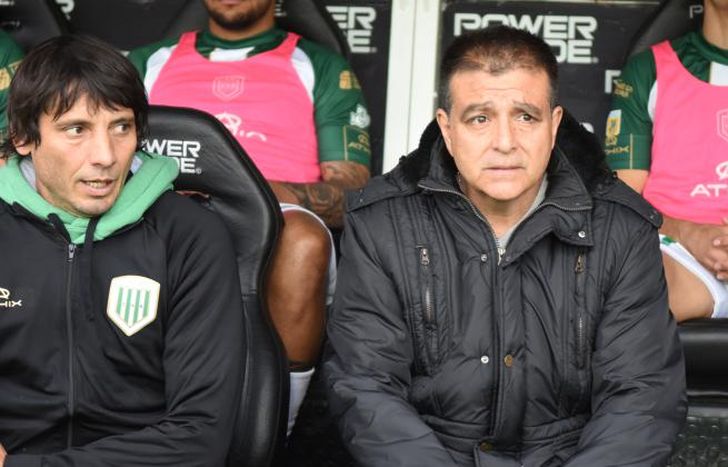 Claudio Vivas condenó las agresiones de los hinchas de Banfield.