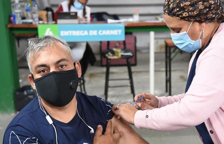 Los clubes de fútbol, las principales postas de vacunación.